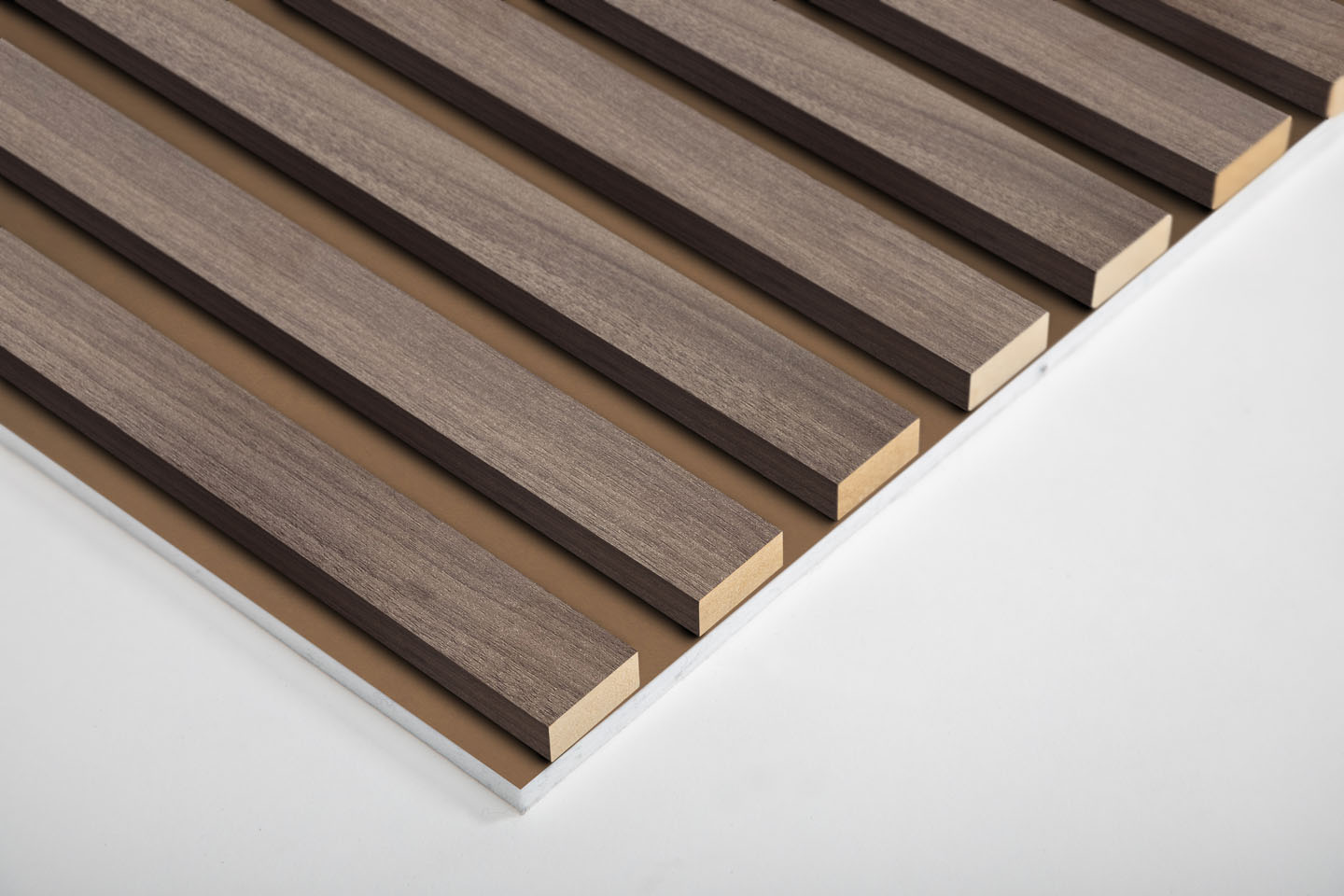 Ewona® AcuDesign, Kaarna taustalevy + Pähkinä rima