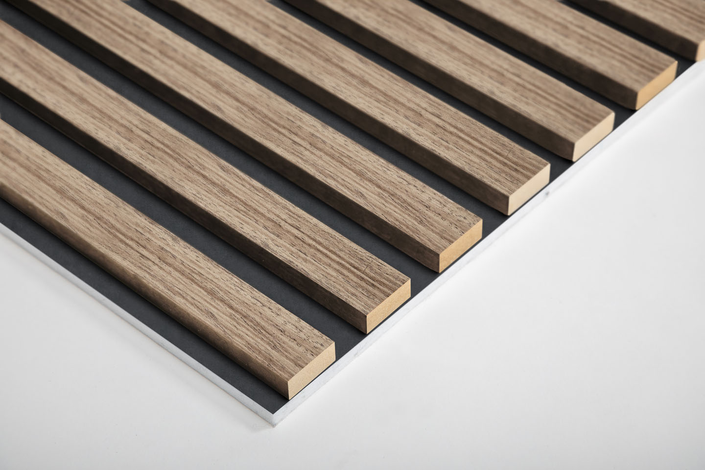 Ewona® AcuDesign, Kallio taustalevy + antiikkitammi rima