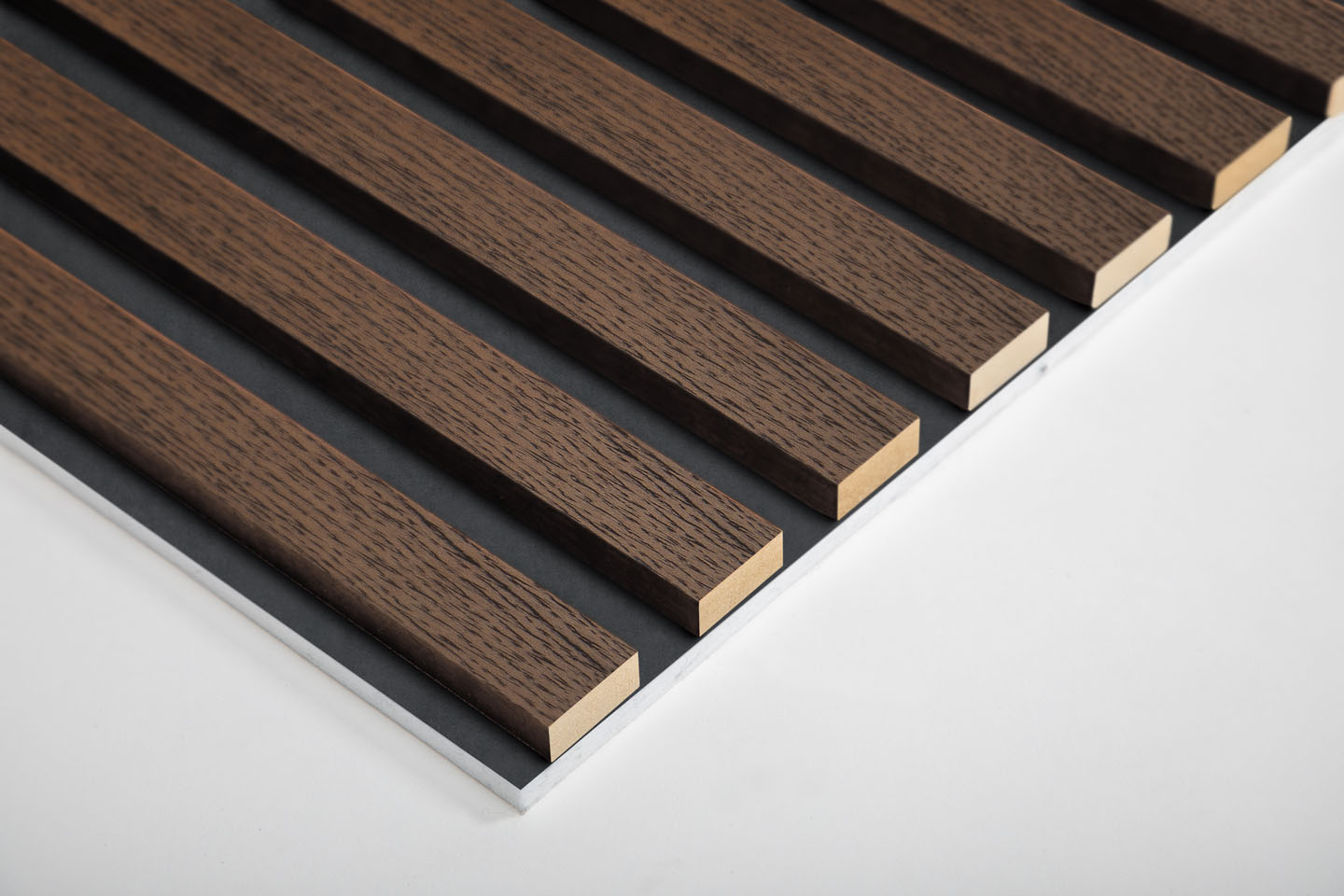 Ewona® AcuDesign, Kallio taustalevy + savutammi rima