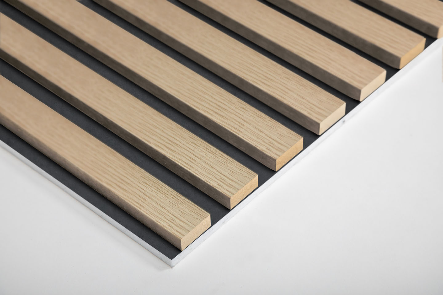 Ewona® AcuDesign, Kallio taustalevy + vaalea tammi rima